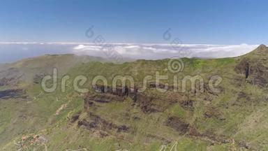 泰德<strong>火山</strong>山附近的特内里夫山上的岩石和悬崖<strong>山脉</strong>的鸟瞰图